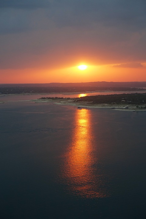 Exploring the Crystal Clear Waters of Lake Travis: Your Ultimate Guide